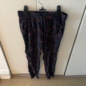 Aritzia Tulula Floral Joggers